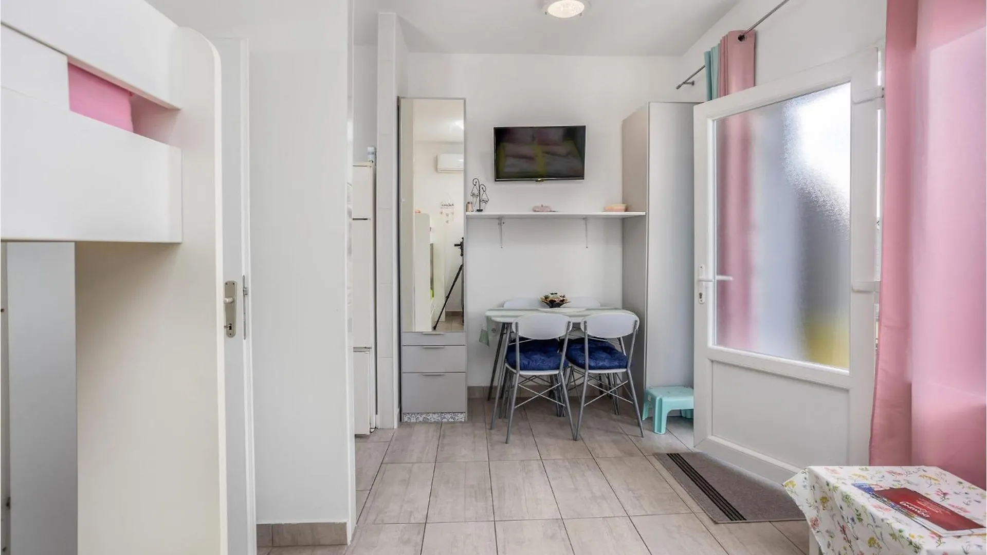 Nice Apartment In Crikvenica With Kitchen 0*,